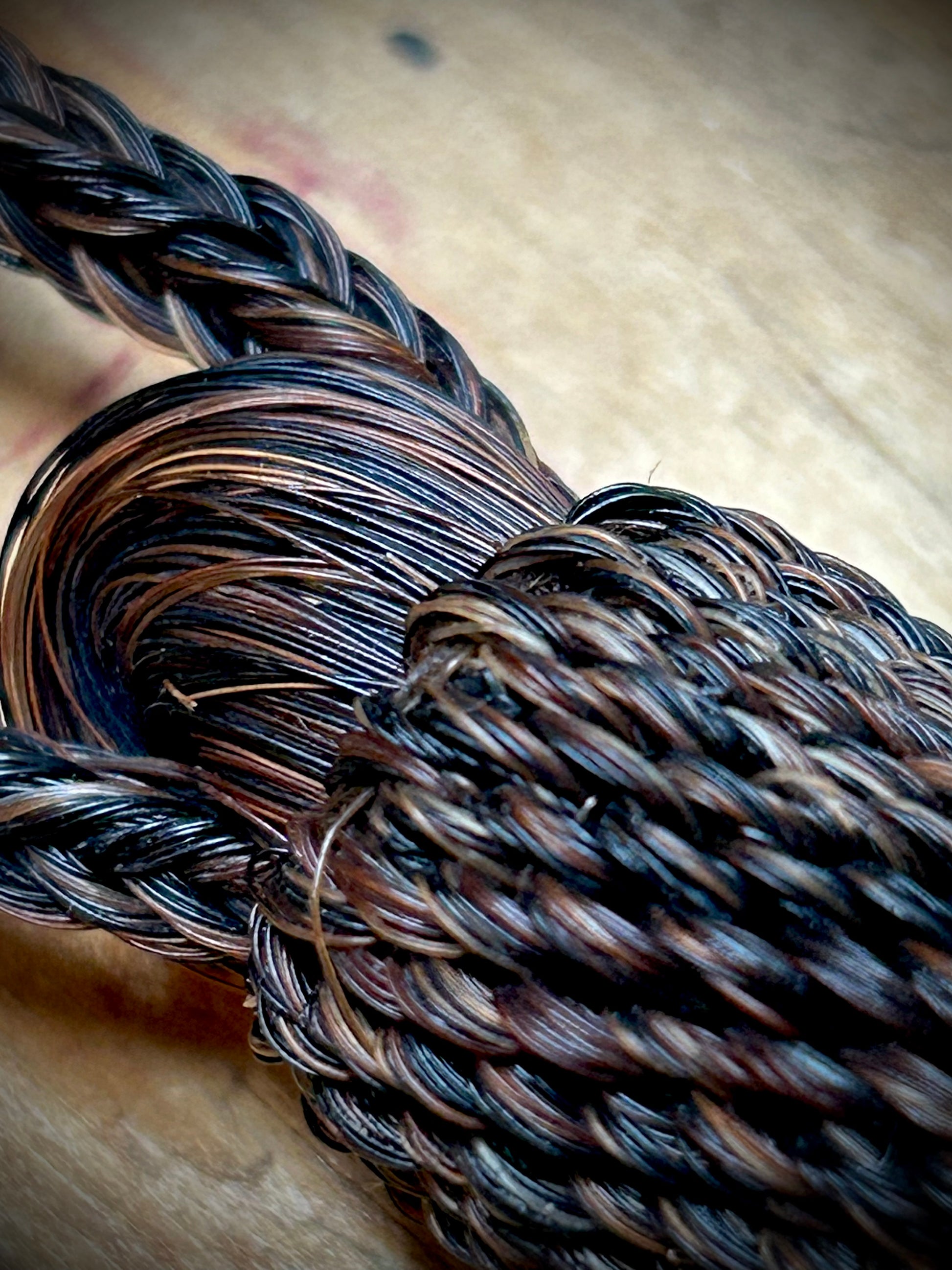 Close up of horse hair tassel showing the half-hitch knots. 